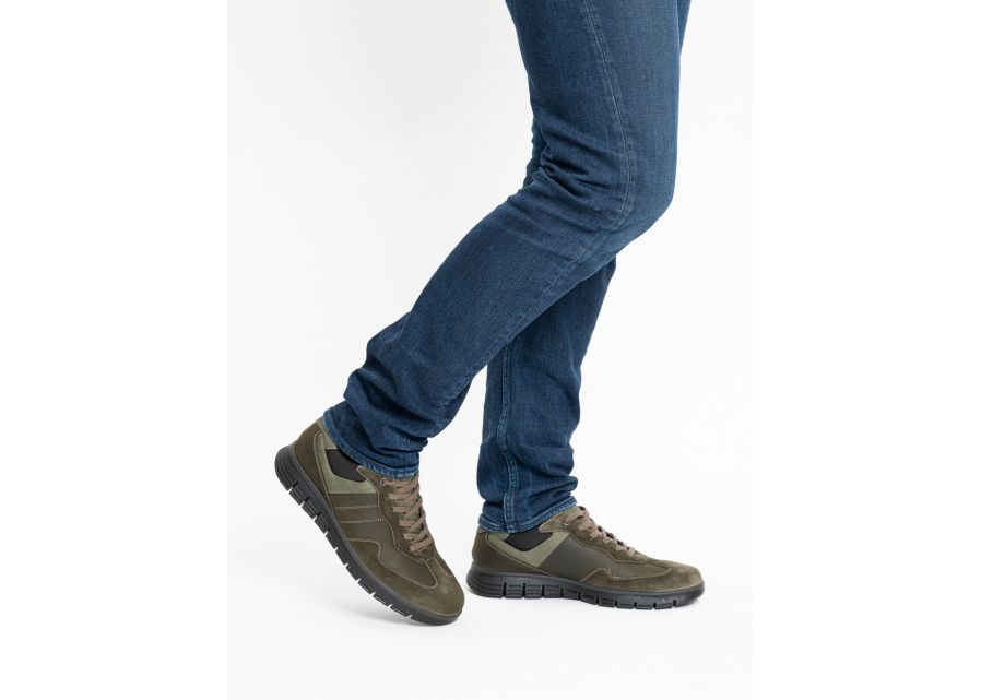 Ara 112340105-Trainer.