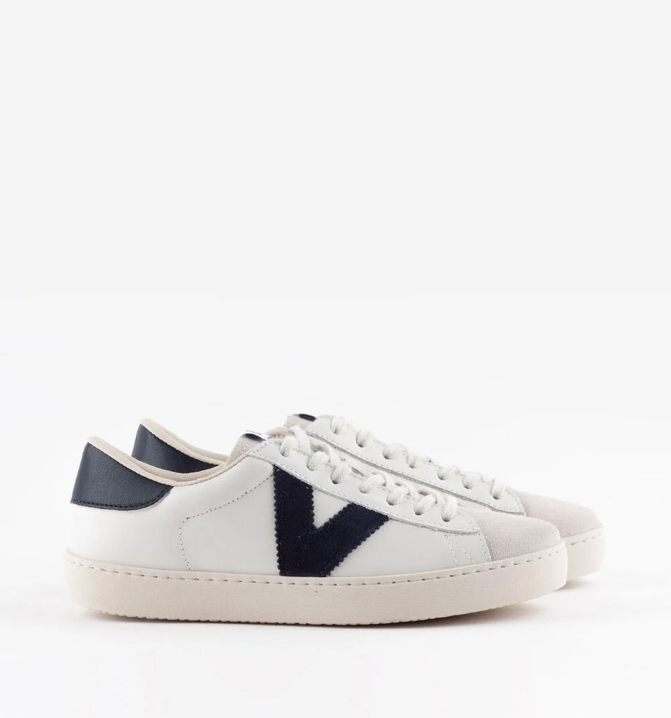 Victoria 1126142NA- Trainer.