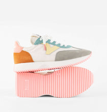 Load image into Gallery viewer, Victoria 1134113CO- Trainer.
