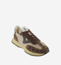 Load image into Gallery viewer, Victoria 1134116CH-Trainer.
