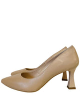 Load image into Gallery viewer, Karen Koo 7279BGE- Court Shoe.
