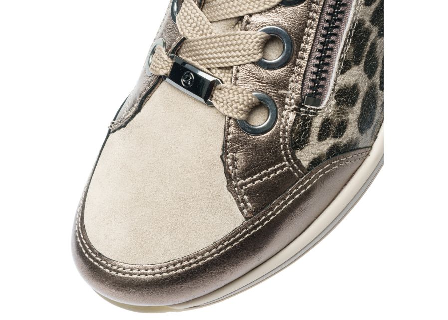 Ara 126458705-Trainer.