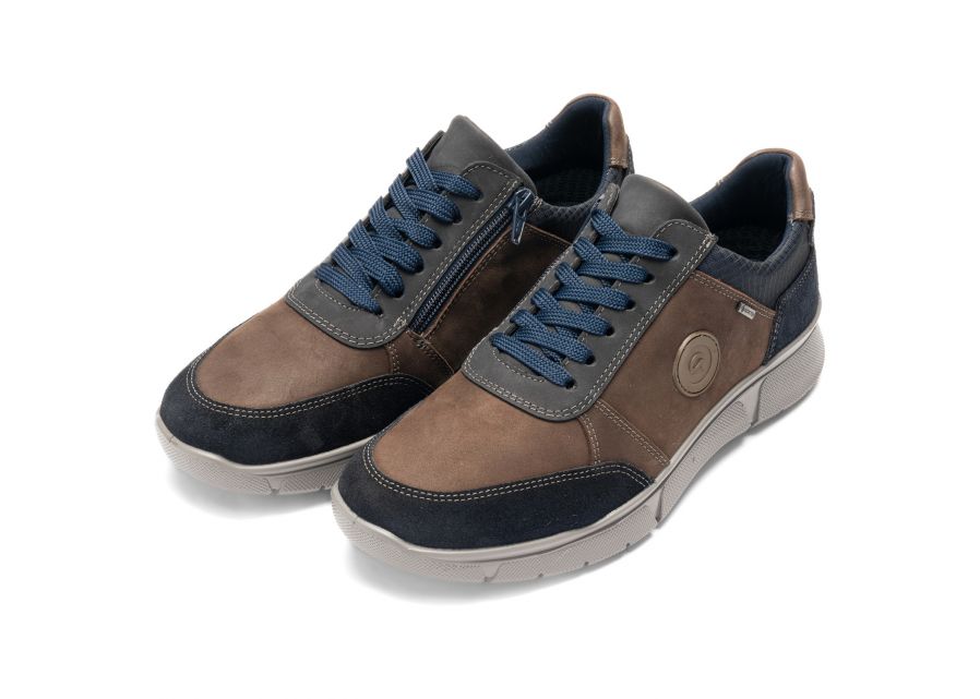 Ara 112560224- Trainer.