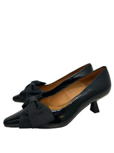 Load image into Gallery viewer, Angel Alarcon Pointed Heel with Bow
