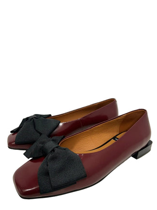 Angel Alarcon Burgundy Pump with Bow
