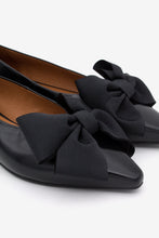 Load image into Gallery viewer, Angel Alarcon 24631BLK-Pump.
