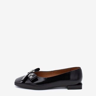 Angel Alarcon Black Leather Pump with Metallic Appliques| 25504BLK