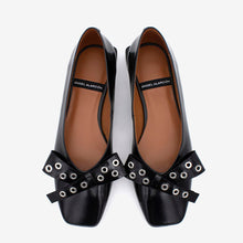 Load image into Gallery viewer, Angel Alarcon 25504BLK- Pump.
