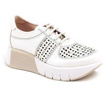 Load image into Gallery viewer, Jose Saenz 3524WH- Trainer.
