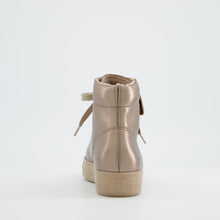 Load image into Gallery viewer, Paul Green 4024308- Ankle Boot.
