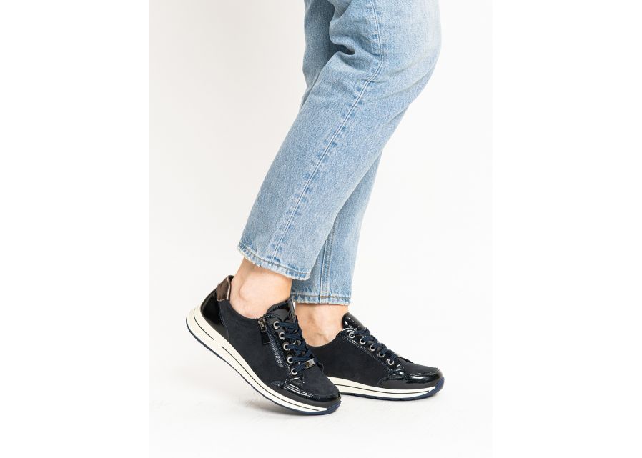 Ara 125480182- Trainer.