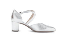 Load image into Gallery viewer, Gabor 6134331- Court Shoe.

