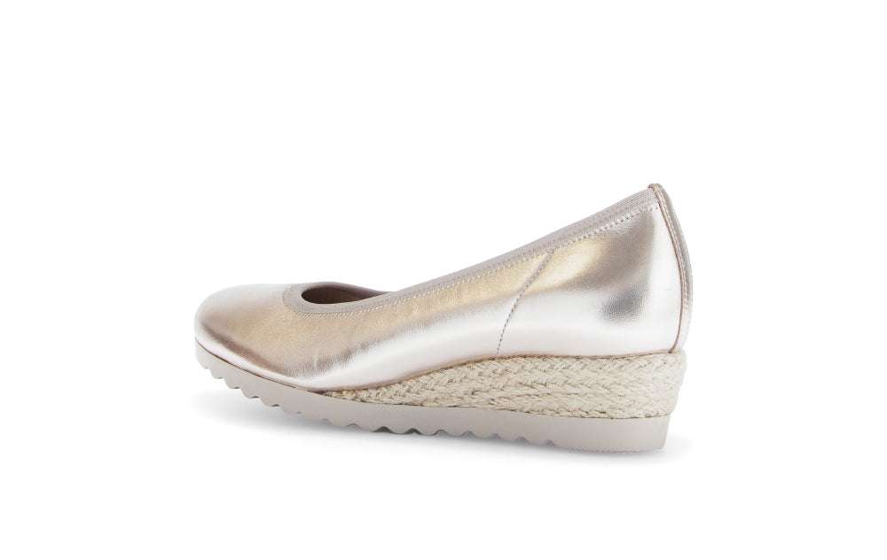 Gabor 6264182- Wide Fit Pump.