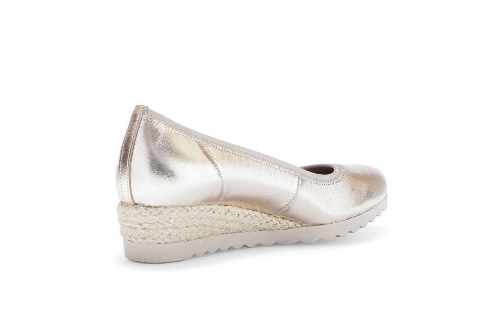 Gabor 6264182- Wide Fit Pump.