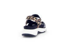 Load image into Gallery viewer, Rolling Soft 6688367- Sandal.
