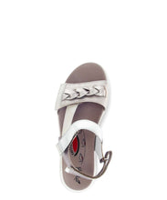 Load image into Gallery viewer, Rolling Soft 6688382- Sandal.
