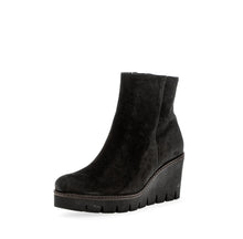 Load image into Gallery viewer, Gabor 7478017- Ankle Boot.

