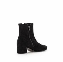 Load image into Gallery viewer, Gabor 7568017- Ankle Boot.
