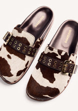 Load image into Gallery viewer, Gioseppo Cow Hide Clog
