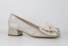 Load image into Gallery viewer, Marian 8217WHT- Pump.
