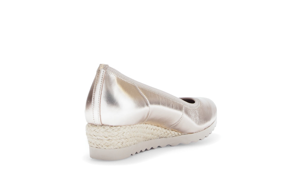 Gabor Light Gold Wedge Pump|8264182G