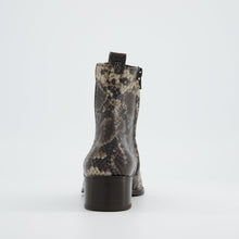 Load image into Gallery viewer, Paul Green 8271048- Ankle Boot.

