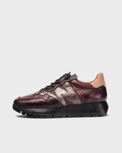 Load image into Gallery viewer, Wonders Bordo &amp; Grey Mini Wedge Trainer|A2491BU
