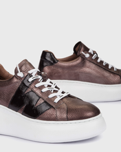 Load image into Gallery viewer, Wonders A2660BLK- Trainer.
