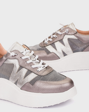 Load image into Gallery viewer, Wonders Metallic Wedge Trainer|A3640PL
