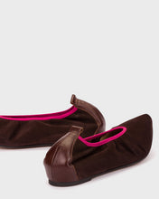 Load image into Gallery viewer, Brown slippers with pink interior lining on a white background

