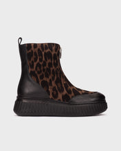 Load image into Gallery viewer, Wonders Leo Print Ankle Boot|A5202LEO
