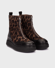 Load image into Gallery viewer, Wonders Leo Print Ankle Boot|A5202LEO
