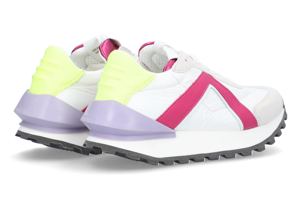 Another Trend A0019972- Trainer