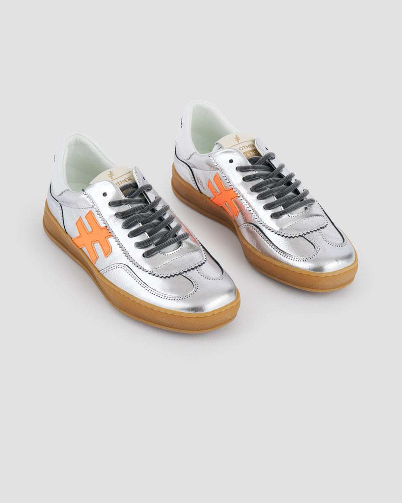 A032M341-silver-trainer-1