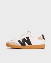 Load image into Gallery viewer, Wonders off White and Black Trainer|AP2001B
