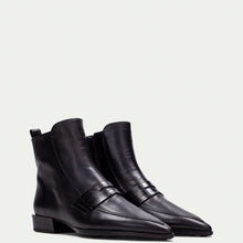 Load image into Gallery viewer, Hispanitas BHI254403B- Ankle Boot.
