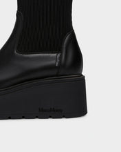 Load image into Gallery viewer, Marco Moreo Black Platform Chelsea Boot|A132JNNE
