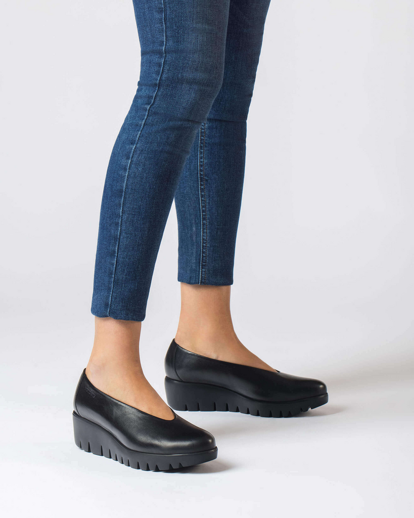 Wonders Black Mini Wedge Shoe|C33100NE