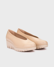 Load image into Gallery viewer, Wonders Beige Wedge Slip On|C33100B
