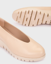 Load image into Gallery viewer, Wonders Beige Wedge Slip On|C33100B
