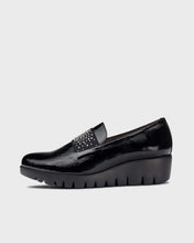 Load image into Gallery viewer, Wonders Black Patent Wedge Shoe|C33158NEG
