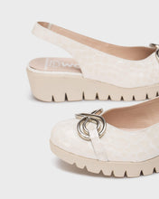 Load image into Gallery viewer, Wonders C33331BGE- Sling Back.
