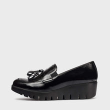 Load image into Gallery viewer, Wonders Black Patent Wedge Tassle Slip On| C33342NEG

