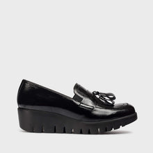 Load image into Gallery viewer, Wonders C33342NEG- Slip On.
