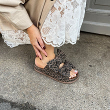 Load image into Gallery viewer, Copenhagen Leo Print Platform Mule|CS8336LEO
