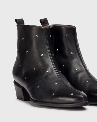 Wonders Black Leather with Studs Ankle Boot|D2002NE