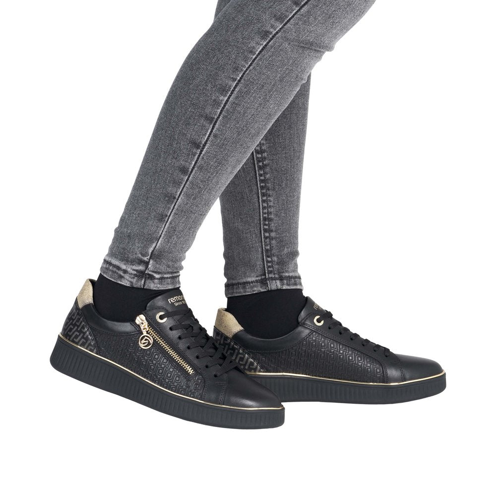 Remonte D2E0003- Trainer.