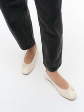 Load image into Gallery viewer, Fit Flop HX8A99-Pump.
