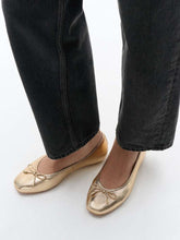 Load image into Gallery viewer, Fit Flop IH2675- Pump.
