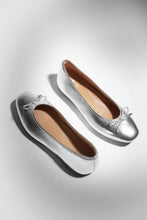 Load image into Gallery viewer, Fit Flop IH2011-Pump.
